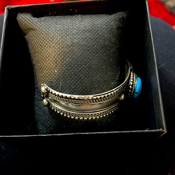 Vintage turquoise adjustable silver cuff. Hard to fine 34.82 grams.BoxeMARK DOWN - Picture 2 of 11